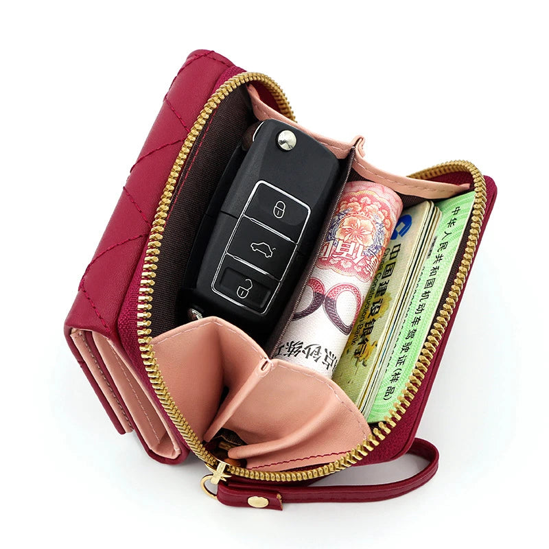 Billetera para Mujer Triple Plegado con Bordado de Corazón y Compartimentos para Tarjetas
