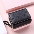 Billetera para Mujer Triple Plegado con Bordado de Corazón y Compartimentos para Tarjetas