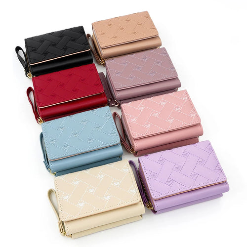 Billetera para Mujer Triple Plegado con Bordado de Corazón y Compartimentos para Tarjetas