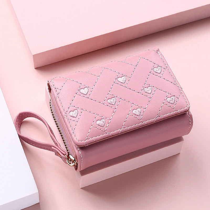 Billetera para Mujer Triple Plegado con Bordado de Corazón y Compartimentos para Tarjetas